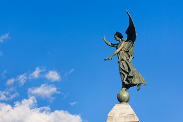 Statue d'un ange //statue of an angel