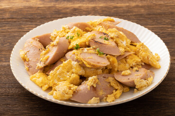 魚肉ソーセージと卵のマヨ炒め