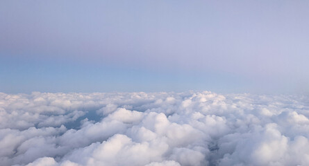 飛行機からの空の景色
