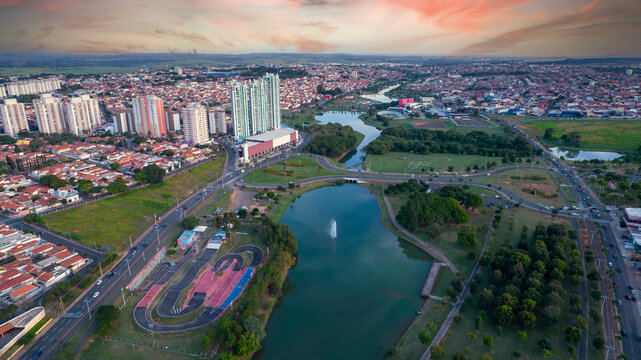 Indaiatuba Ecological Park. Beautiful park in the city center, with lake and beautiful trees and houses. Aerial view