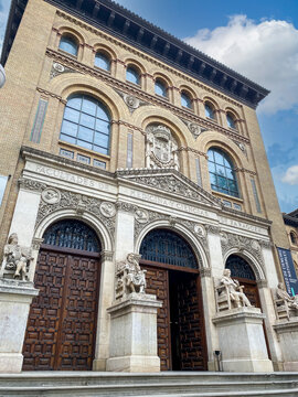 Zaragoza, Espa&ntilde;a, 20 de junio de 2022; fachada de la Facultad de Medicina y Ciencia del edificio de Zaragoza..