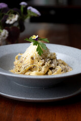 Comida Italiana en un restaurante e lujo.