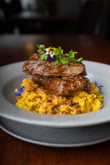 Comida Italiana en un restaurante e lujo.