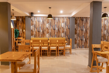 Restaurante colorido en Machu Picchu.