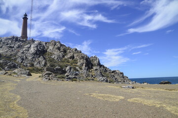emerge desde la rocas el mismisimo gran faro