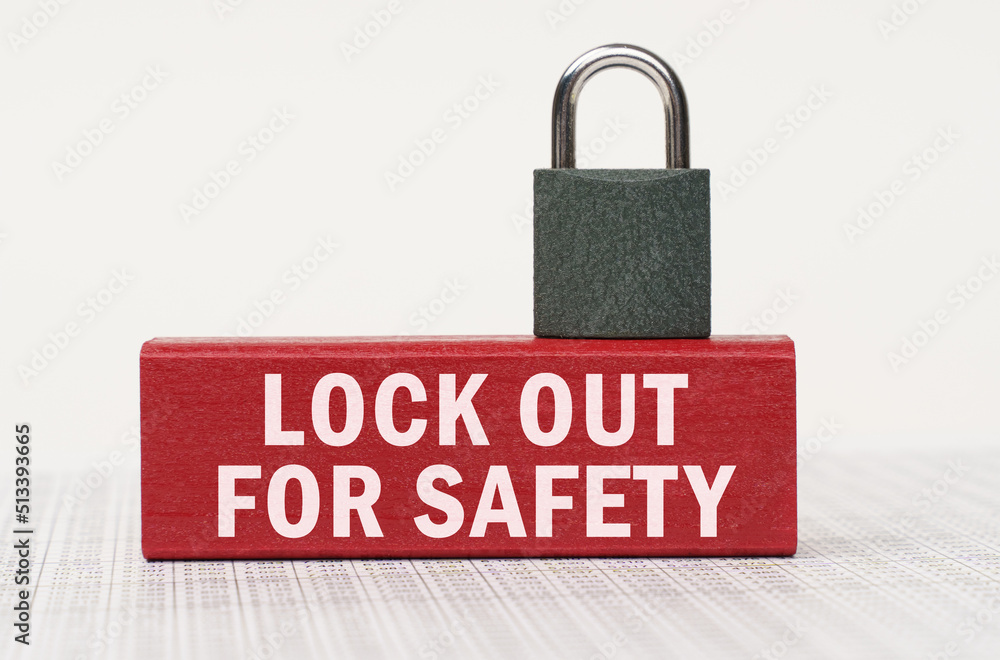 Aufkleber On the reports there is a red block with the inscription - lock out for safety and a lock.