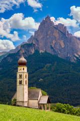 Fototapeta na wymiar St Valentine's Church, Seis am Schlern, Italy, with the Impressive Mountain Schlern in the Background