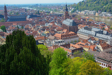 Fototapeta na wymiar Wahrzeichen Deutschlands - wunderschöne mittelalterliche Stadt Heidelberg mit beeindruckender Burg und Brücke