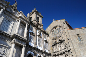 Topo da igreja de São Francisco na baixa da cidade do Porto, Portugal