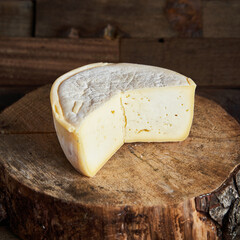 Cheese, spices, mushrooms and tomatoes