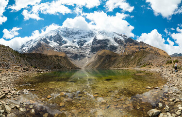 Laguna de humantay en el Nevado de Salkantay