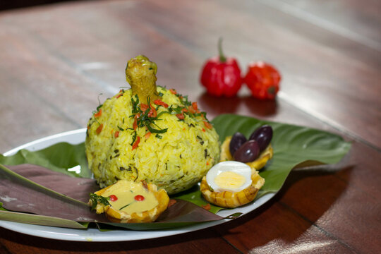 Comida t&iacute;pica de la selva del Per&uacute;, Juane con pollo.