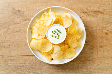 potato chips with sour cream