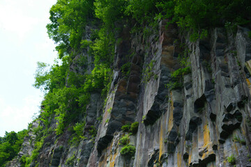 華厳の滝、岩肌