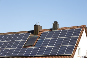 Solar-Photovoltaik auf einem Einfamilienhaus