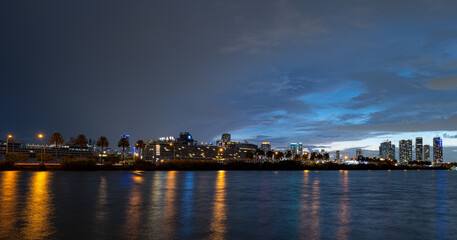 Obraz premium Miami skyline. Miami city skyline panorama with urban skyscrapers over sea with reflection.