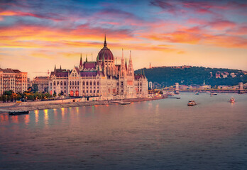 Fototapeta na wymiar Attractive evening view of Parliament house. Astonishing summer cityscape of Budapest. Amazing sunset in Hungary, Europe. Traveling concept background.