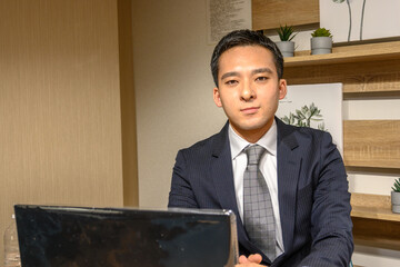仕事中のビジネスマン