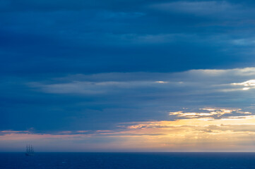 Obraz premium Midnight in the Norwegian seas.