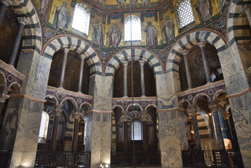  Intérieur de la cathédrale d'Aix-la-Chapelle. Allemagne