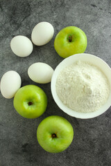 Green apples and the main ingredients for the pie