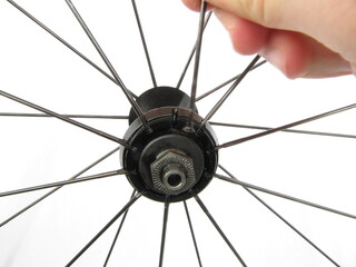 Réparation et entretien d'une roue de vélo.