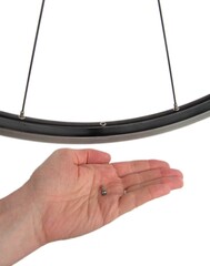 Entretien et réparation d'une roue de vélo.