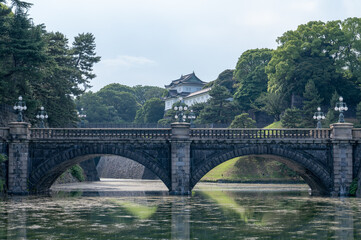 Fototapeta na wymiar 東京都千代田区千代田の皇居にある二重橋の景色