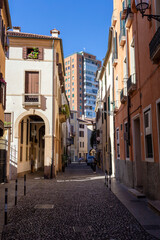 Fototapeta na wymiar Narrow street in Padua on a summer day
