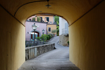 Obraz premium Tunnel view of a street in the old town of Greve in Chianti, Tuscany, Italy.