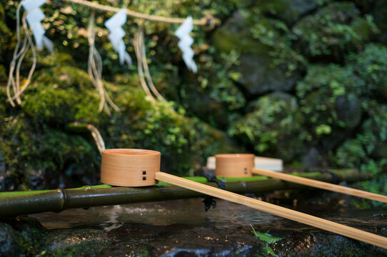 京都 貴船神社の手水舎と柄杓