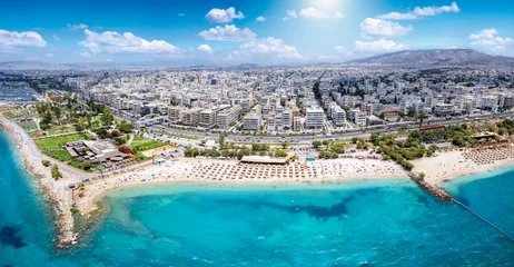 Schilderijen op glas Aerial view of the turquoise sea at Kalamaki Beach, south Athens riviera coast, Greece, during summer time © moofushi