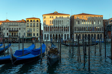 Fototapeta na wymiar Grand canal in Venice with gondola boats