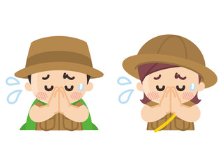 手を合わせて謝る探検隊の子供　ボーイスカウト　冒険　アウトドア