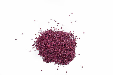 Sementes coloridas sobre fundo branco de diversas variedades, formatos e tamanhos