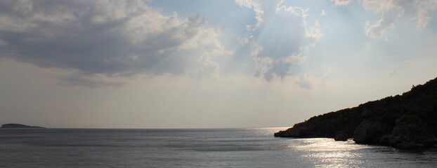Paesaggio marino naturale in estate