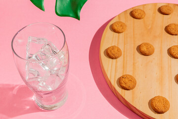Galletas y vaso