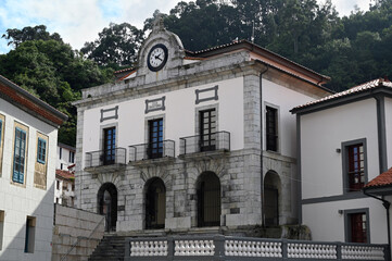 Mairie du village de Cudillero en Espagne