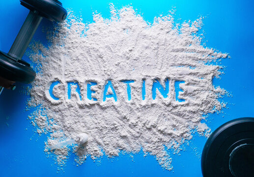 Scattered powder with the word creatine written on it on a blue background.