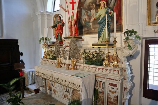 Forio - Particolare dell'altare della Chiesa di Santa Maria Visitapoveri