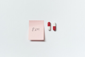 Sticky note and pharmaceutical tablets.