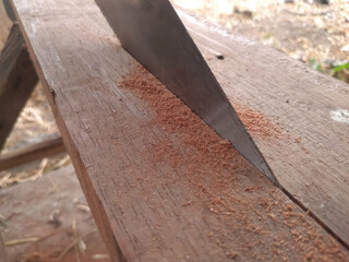 saw on wood