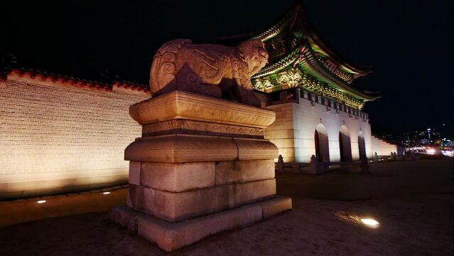 Time lapse of Gyeongbokgung palace and traffic in Seoul South kore