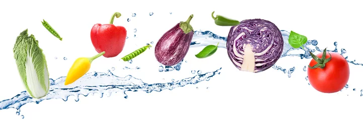 Photo sur Plexiglas Légumes frais Many flying fresh vegetables with water splashes on white background