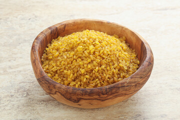 Raw bulgur in the bowl