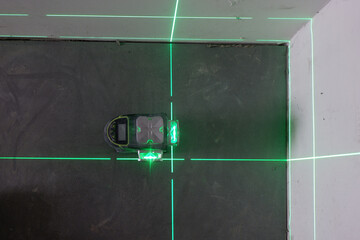the laser level marks the lines for marking on the construction site