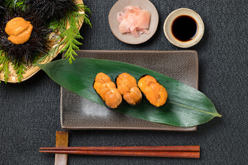 新鮮なウニのお寿司