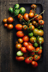 Fototapeta na wymiar Fresh red and green tomatoes.