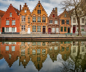 Obraz premium Houses along Bruges Canal With Reflections