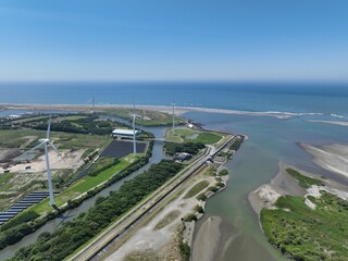 静岡県磐田市の風力発電所を空撮した風景